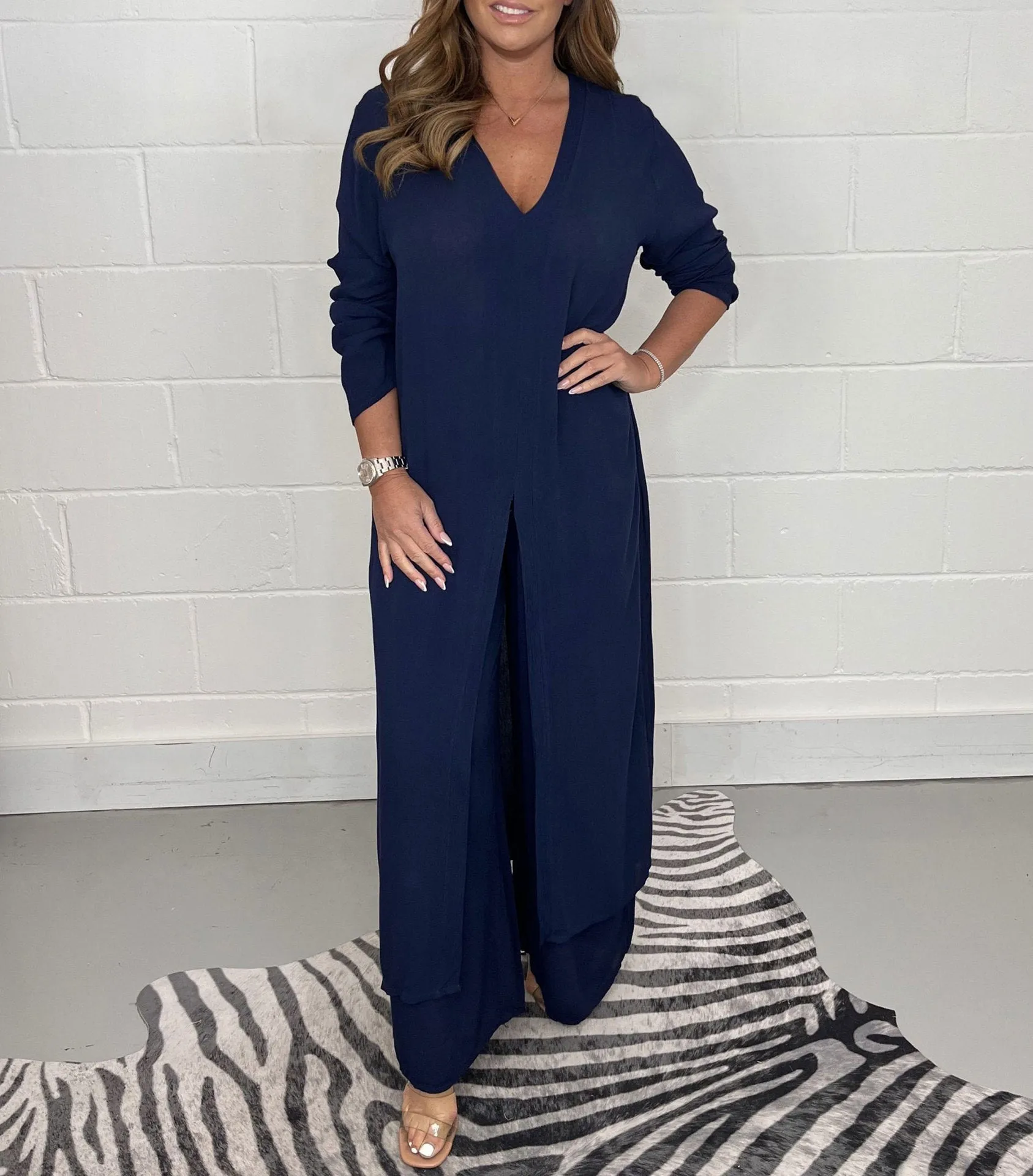 Alejandra - Relaxed V-Neck Two-Piece Outfit