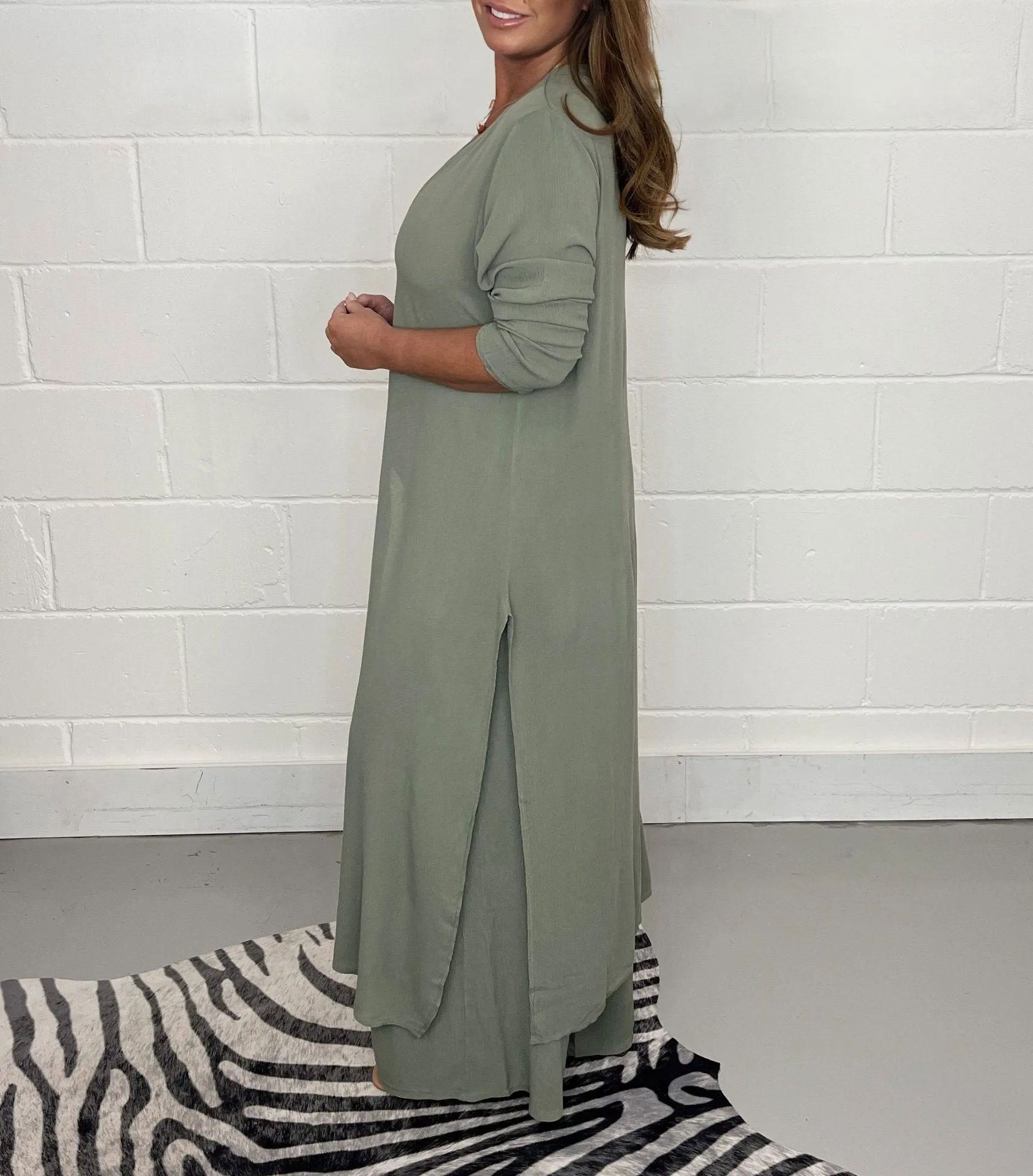 Alejandra - Relaxed V-Neck Two-Piece Outfit