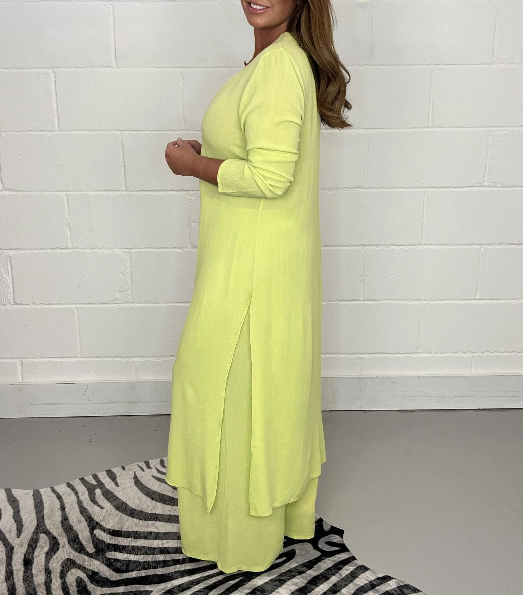 Alejandra - Relaxed V-Neck Two-Piece Outfit