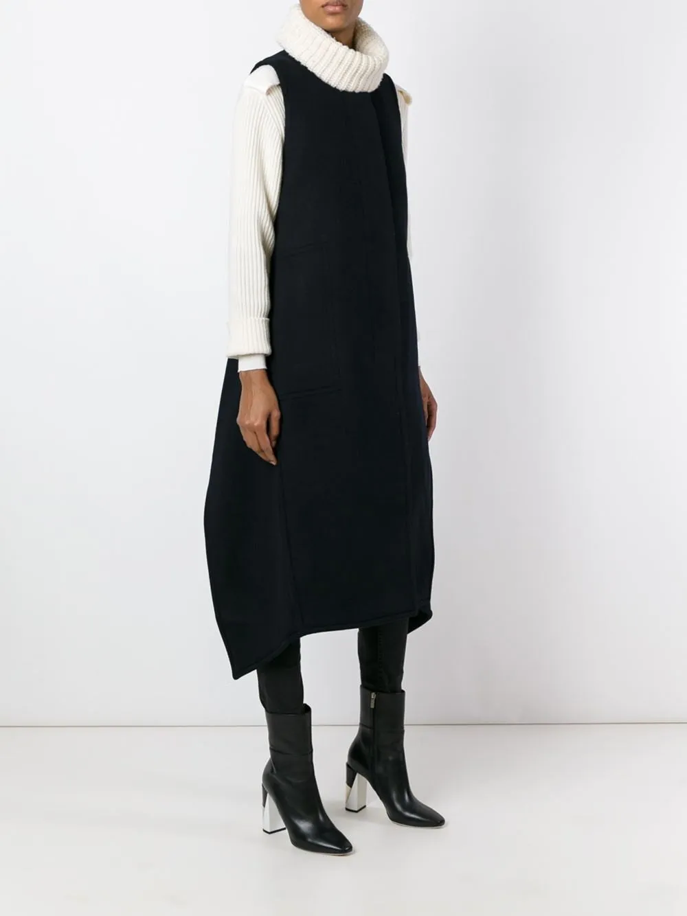 Fluted sleeveless jacket