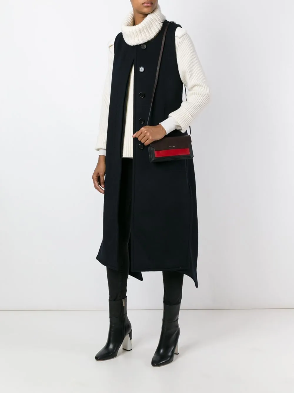 Fluted sleeveless jacket