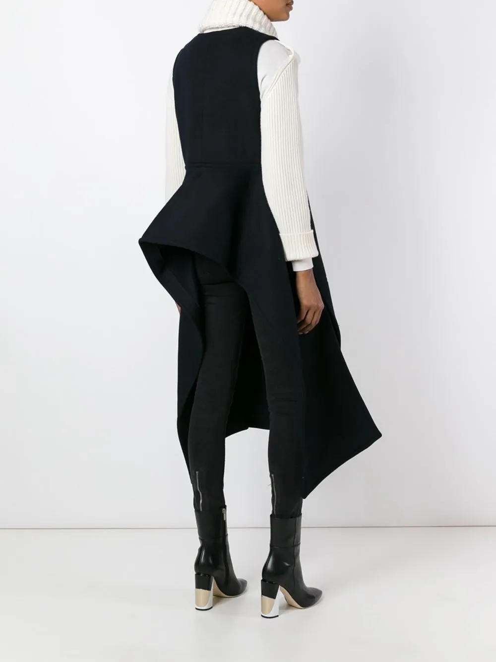 Fluted sleeveless jacket