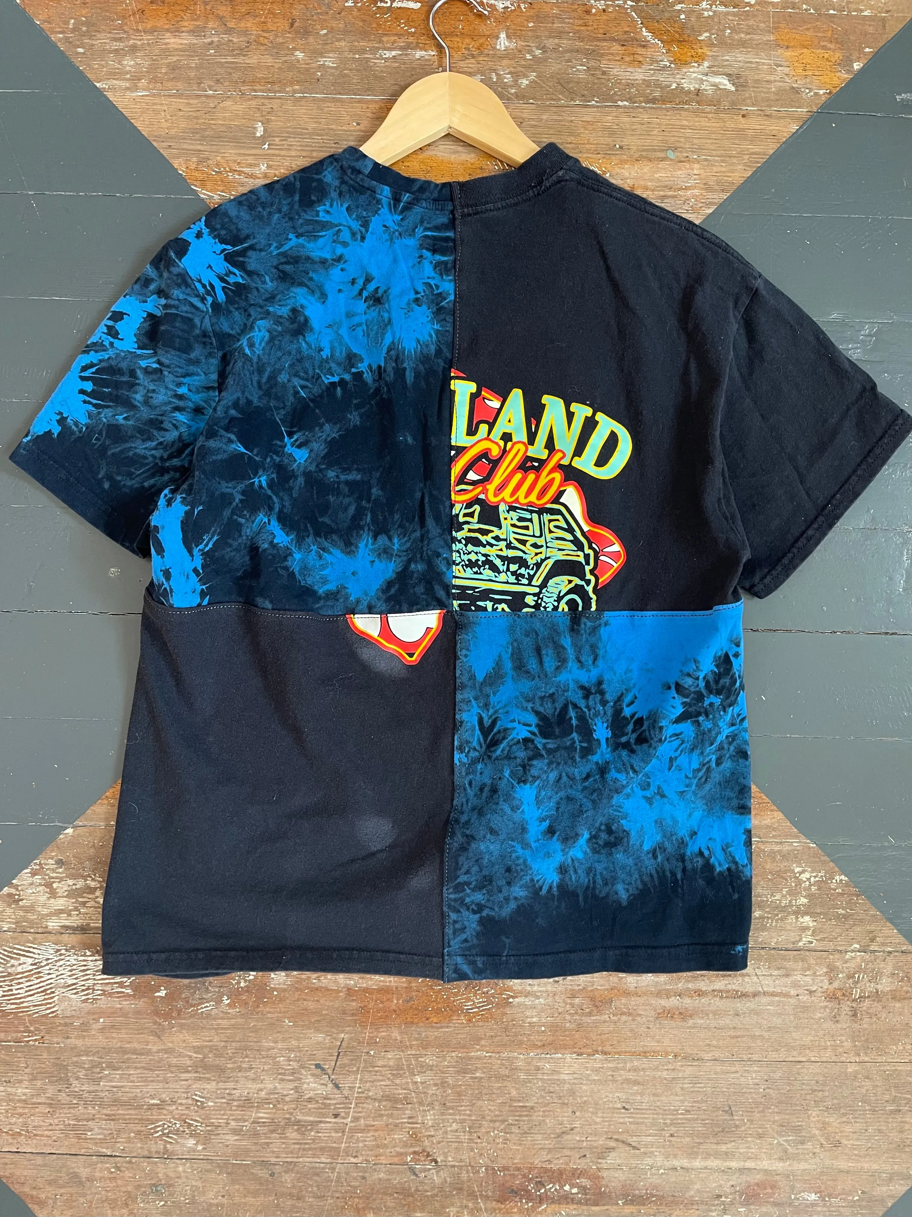 MASHUP QUARTERED SMILEY TEE - M